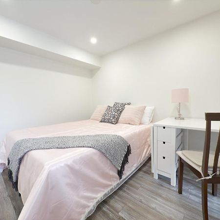 Cozy Room With Private Bath Near Don Mills Subway 多伦多 外观 照片