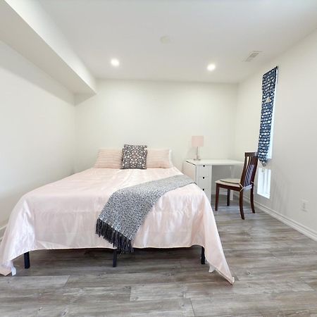 Cozy Room With Private Bath Near Don Mills Subway 多伦多 外观 照片