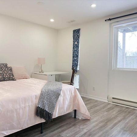 Cozy Room With Private Bath Near Don Mills Subway 多伦多 外观 照片
