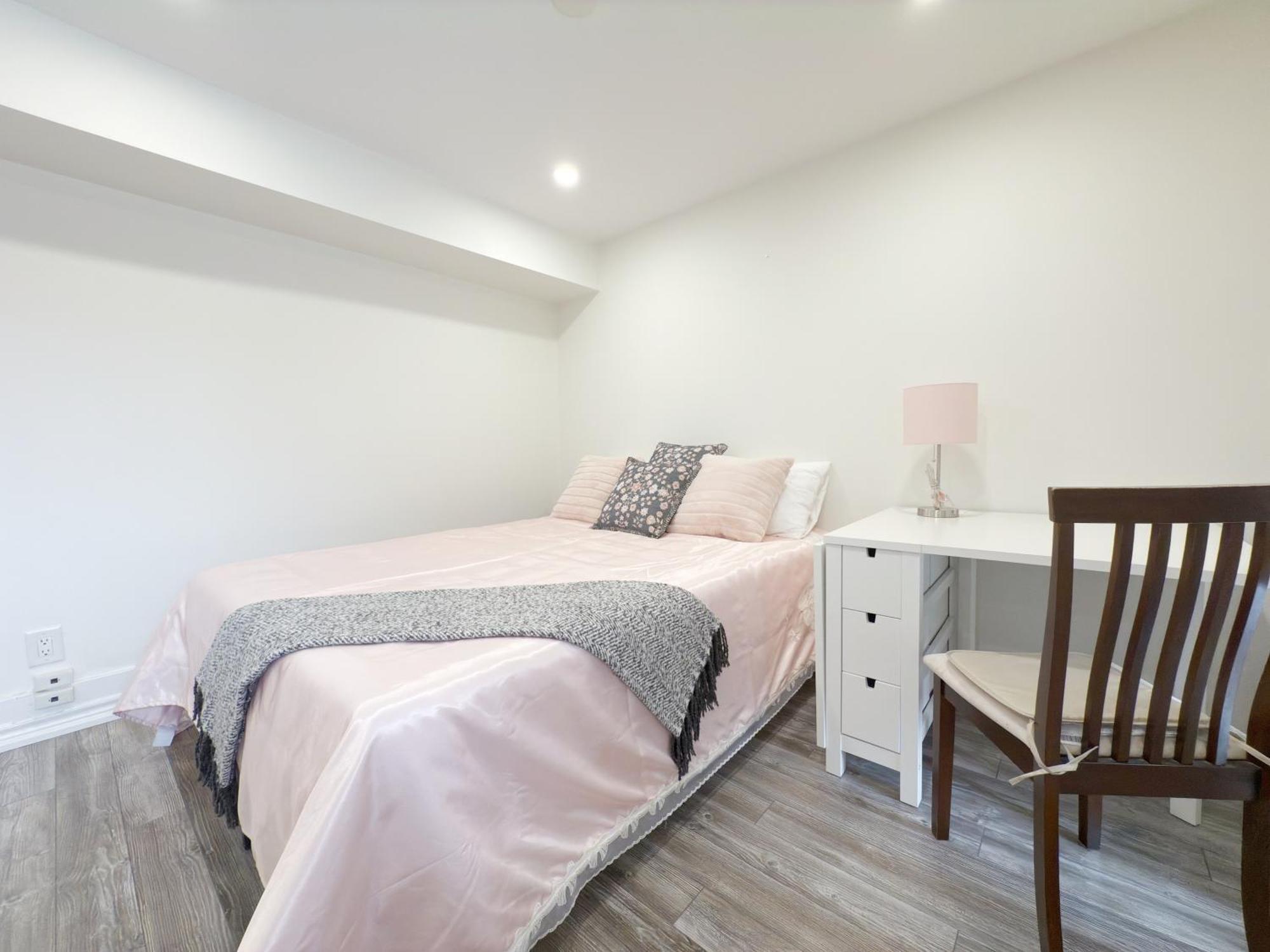 Cozy Room With Private Bath Near Don Mills Subway 多伦多 外观 照片