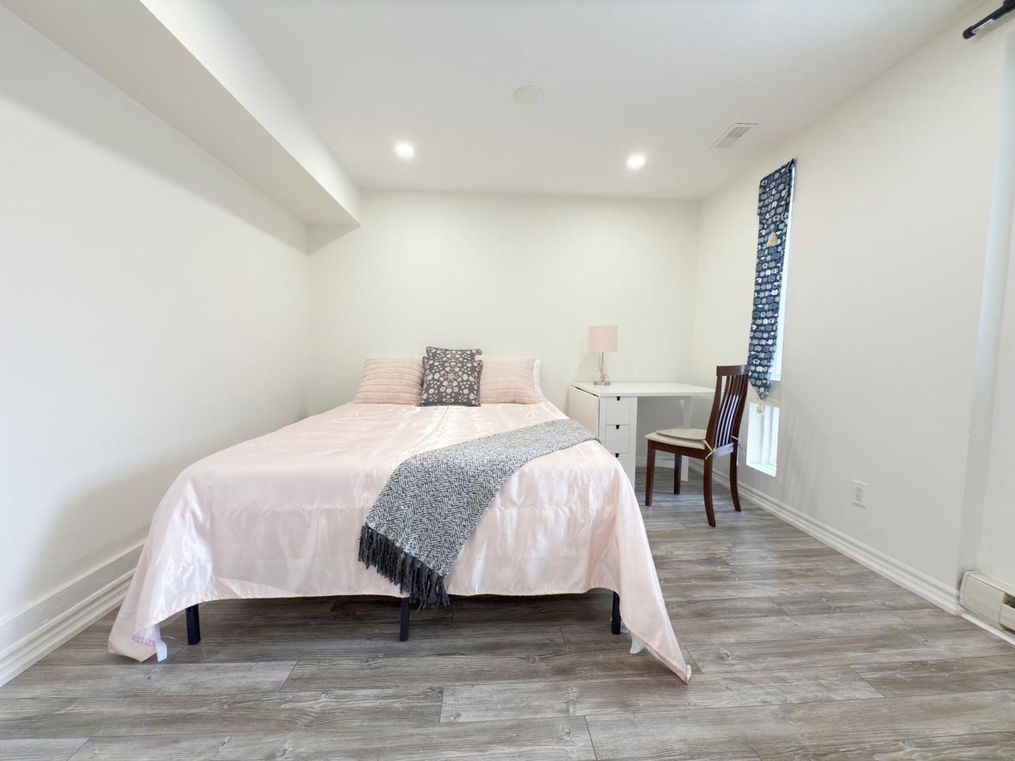 Cozy Room With Private Bath Near Don Mills Subway 多伦多 外观 照片