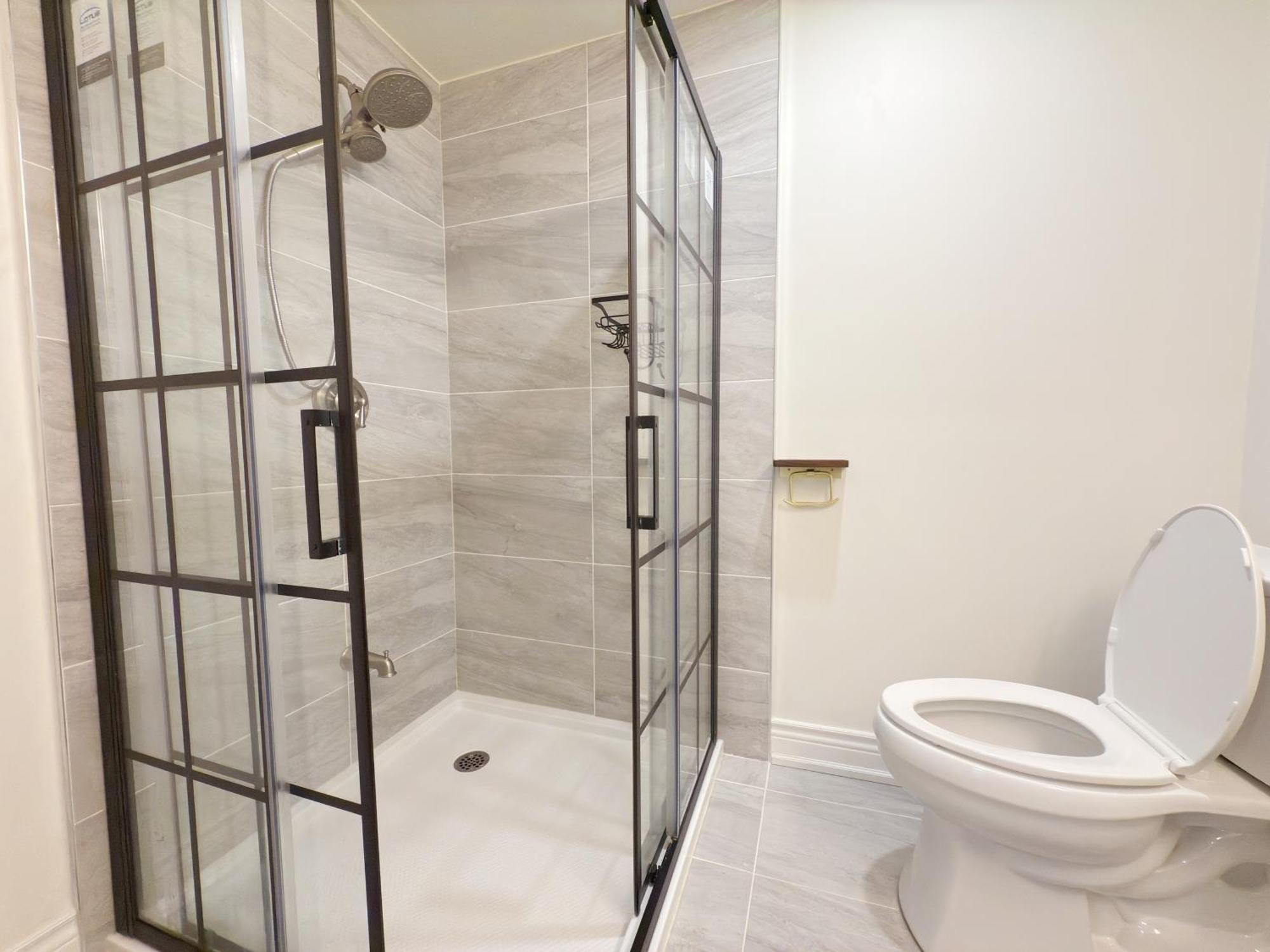 Cozy Room With Private Bath Near Don Mills Subway 多伦多 外观 照片